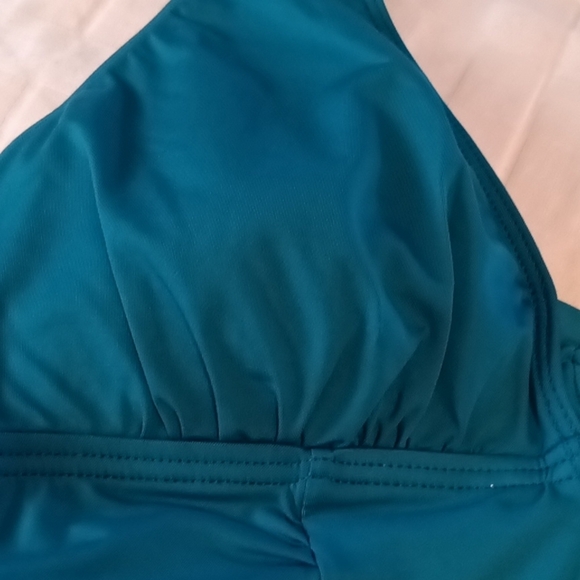 #8❤️ New Tommy Bahama V Neck Halter cup 1 piece bathing suit Tummy control - Picture 5 of 16